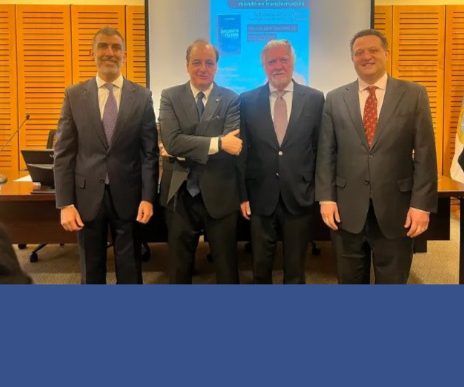Consejero del CEIUC Pablo Cabrera presentó su libro La diplomacia tiene la palabra