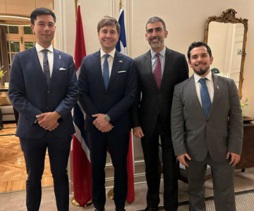 Profesor Sahd aborda los riesgos del comercio global ante empresas de Noruega en Chile