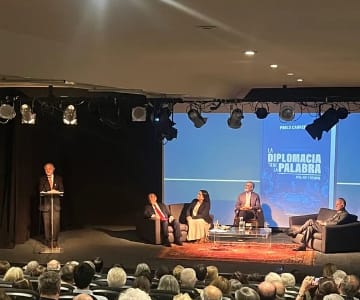 Consejero CEIUC Pablo Cabrera lanza La diplomacia tiene la palabra