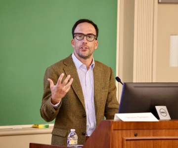 Profesor afiliado Ignacio Tornero participó en conferencia internacional de NYU en Estados Unidos  